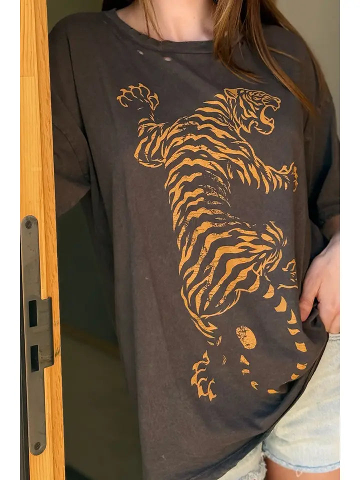Roaring Tiger Oversized Vintage-Wash Graphic Tee